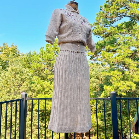 Vintage 40s/50s Wool Knit Sequin Beaded Pan Collar Sweater Top Skirt 2 Piece Set - Picture 1 of 10
